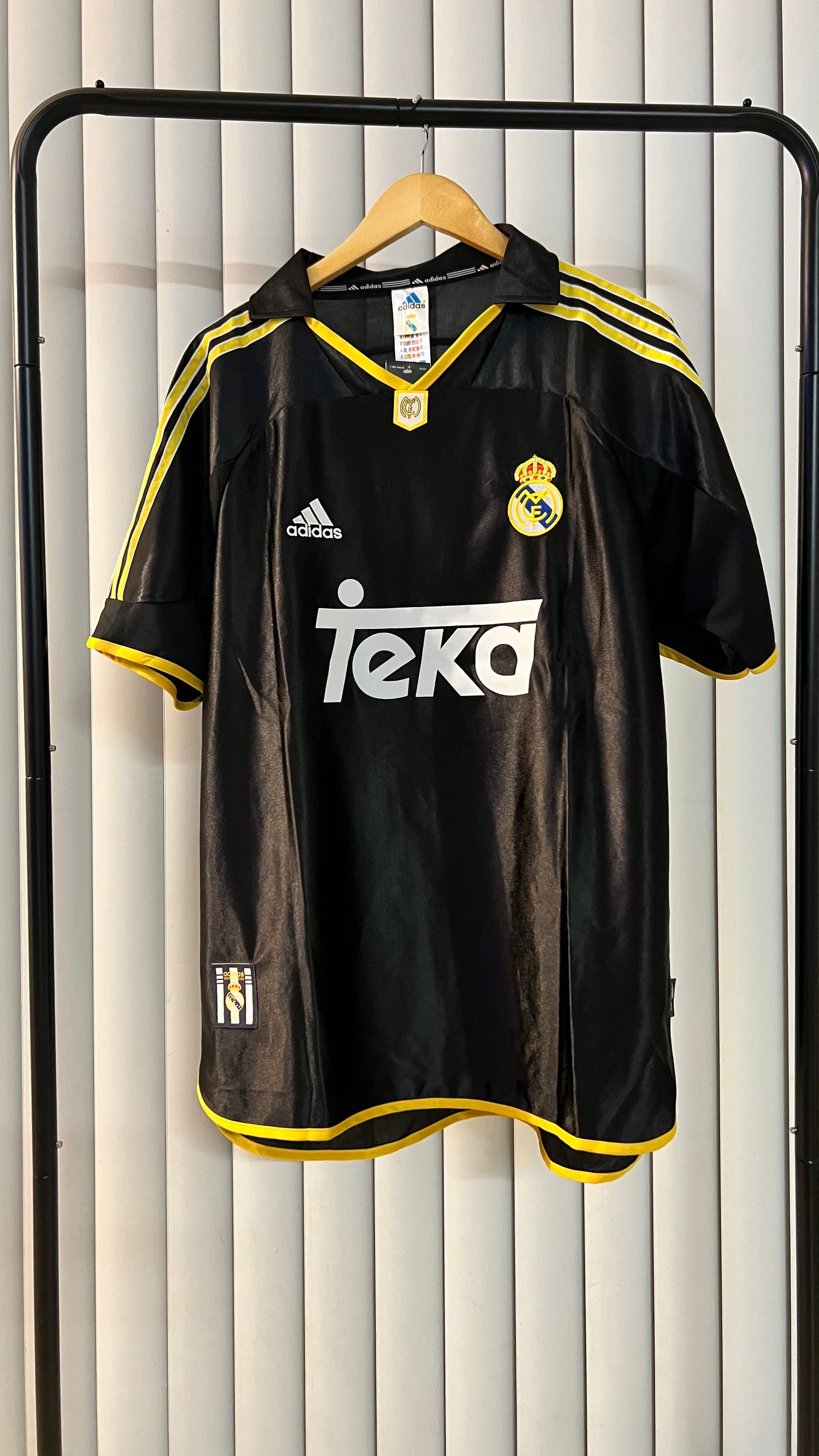 Real Madrid 1999/2000 Visitante - Camiseta Retro