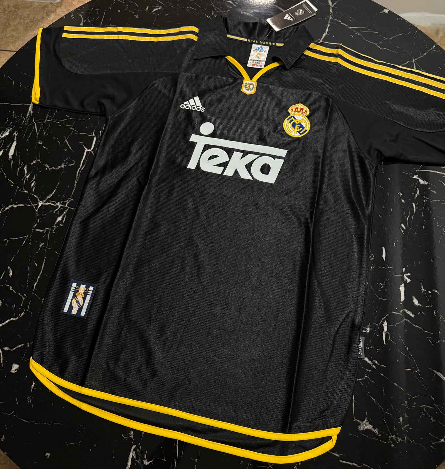 Real Madrid 1999/2000 Visitante - Camiseta Retro