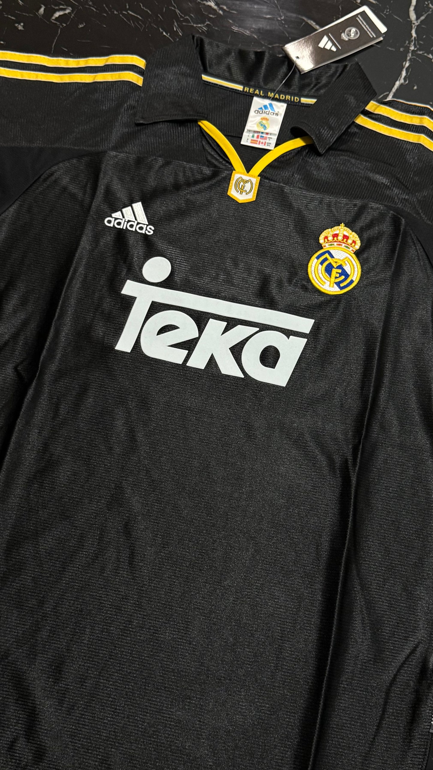 Real Madrid 1999/2000 Visitante - Camiseta Retro