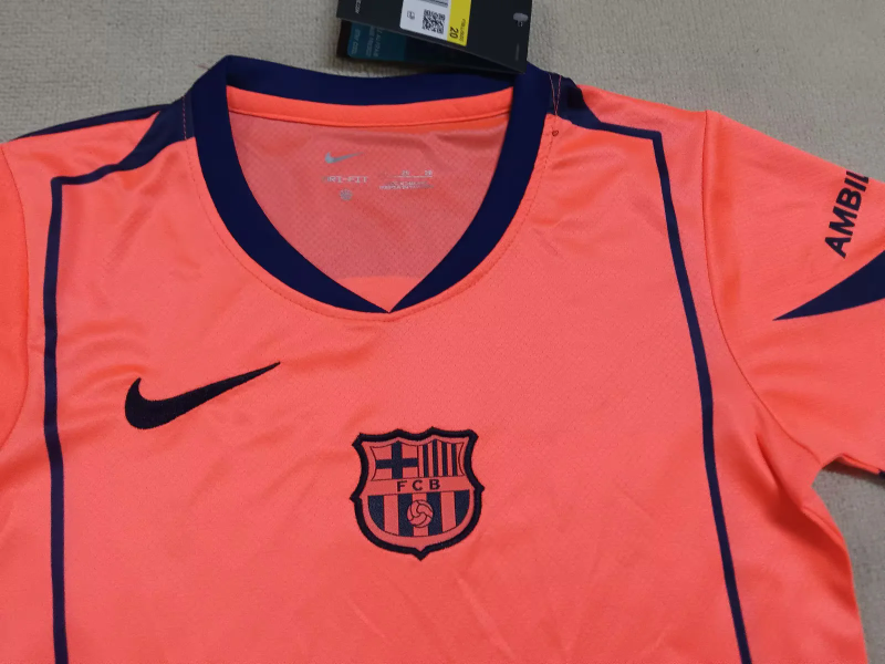 Conjunto Infantil Barcelona 2025/26 Total 90 - Camiseta y Short