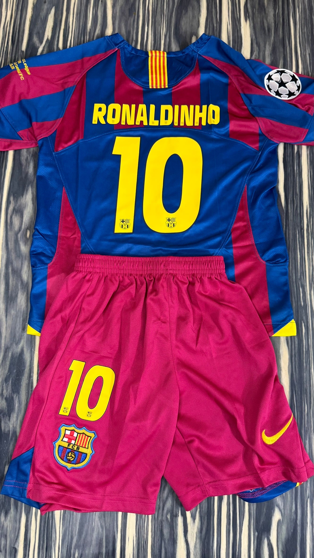 Barcelona 2005/06 Retro – Children's Kit