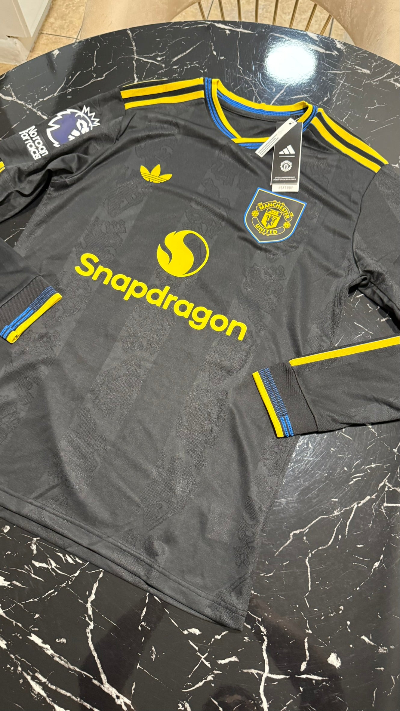 Manchester United 2025/26 Long Sleeve Away Kit - Player Version