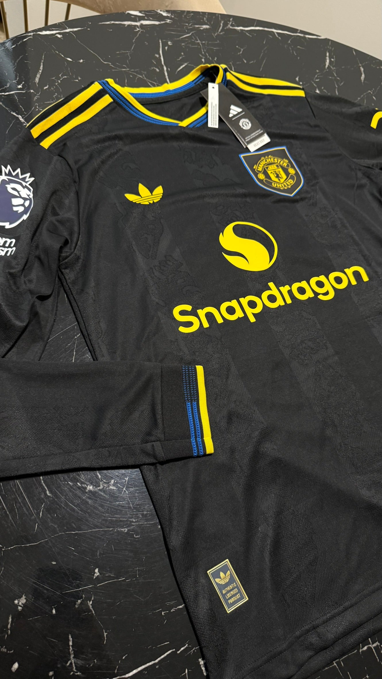 Manchester United 2025/26 Long Sleeve Away Kit - Player Version
