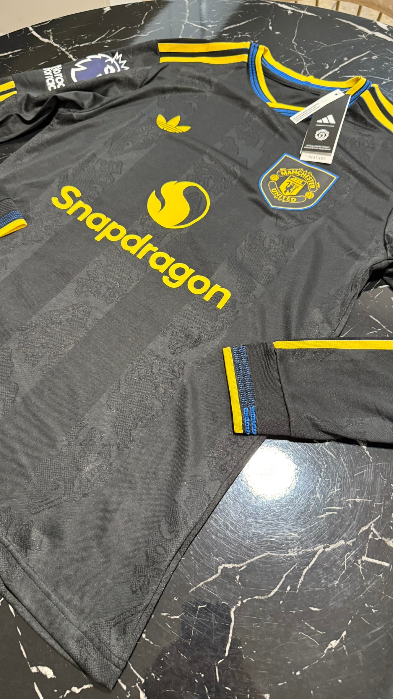 Manchester United 2025/26 Long Sleeve Away Kit - Player Version