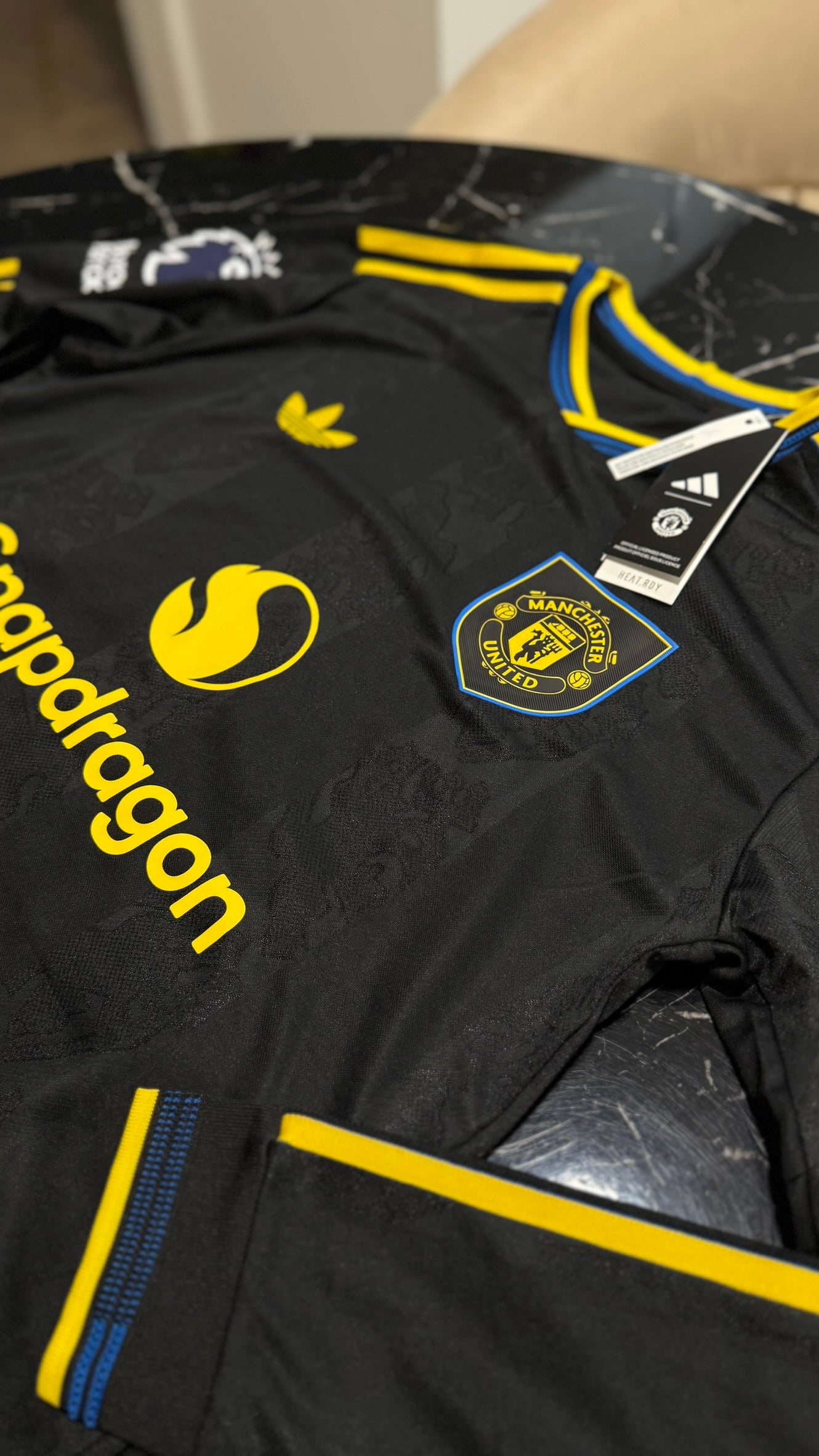 Manchester United 2025/26 Long Sleeve Away Kit - Player Version