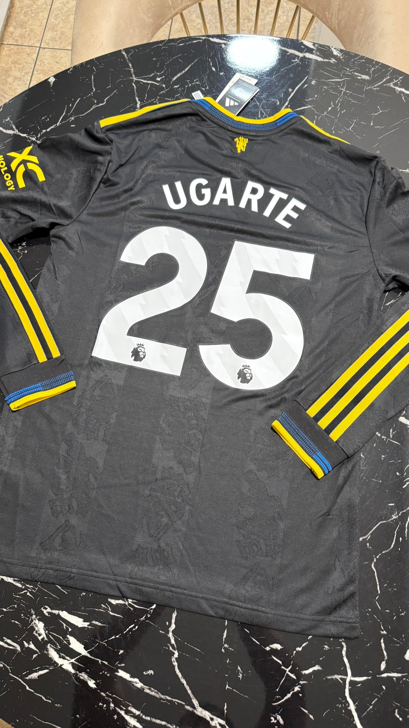 Manchester United 2025/26 Long Sleeve Away Kit - Player Version