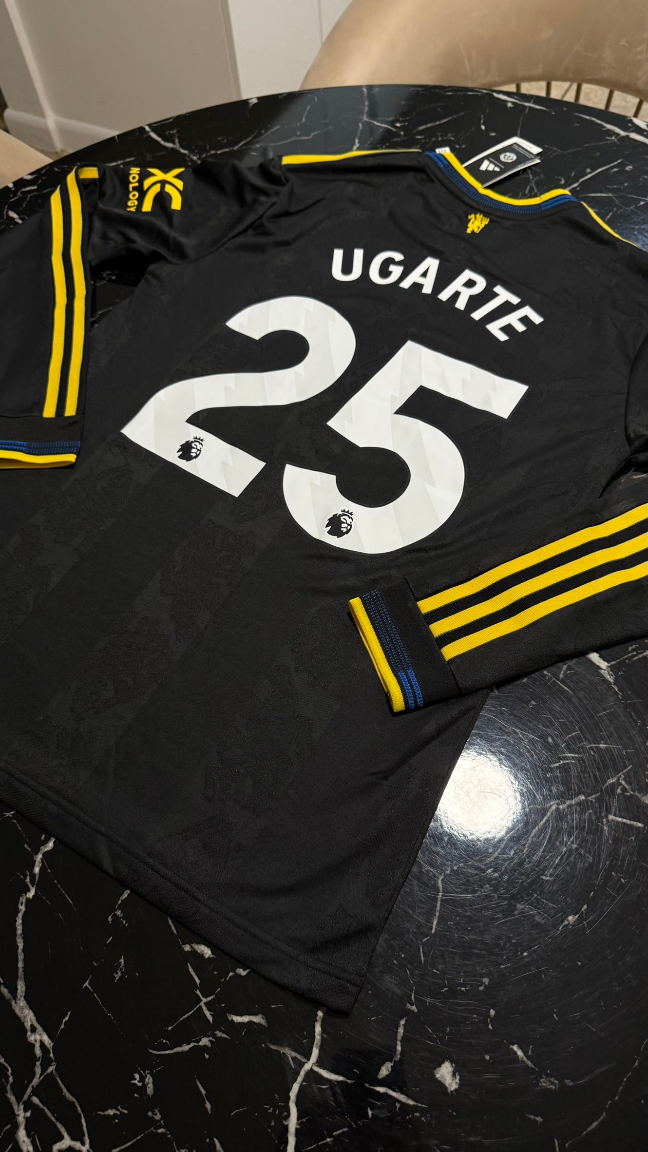 Manchester United 2025/26 Long Sleeve Away Kit - Player Version