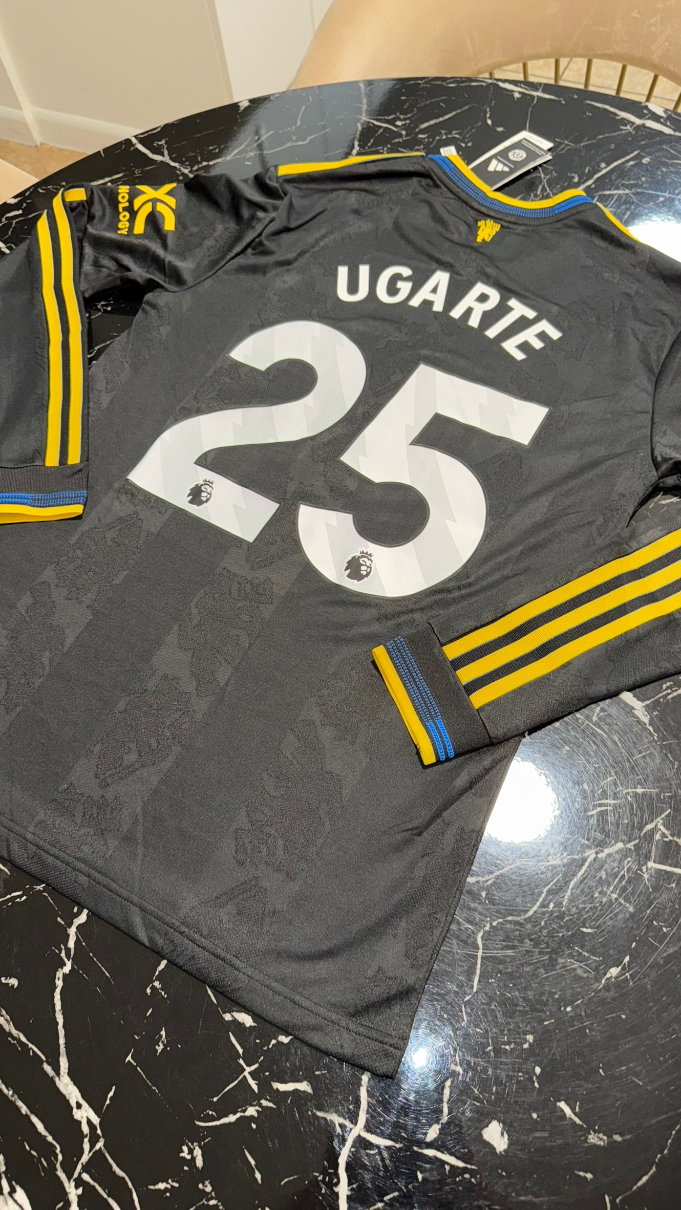 Manchester United 2025/26 Long Sleeve Away Kit - Player Version