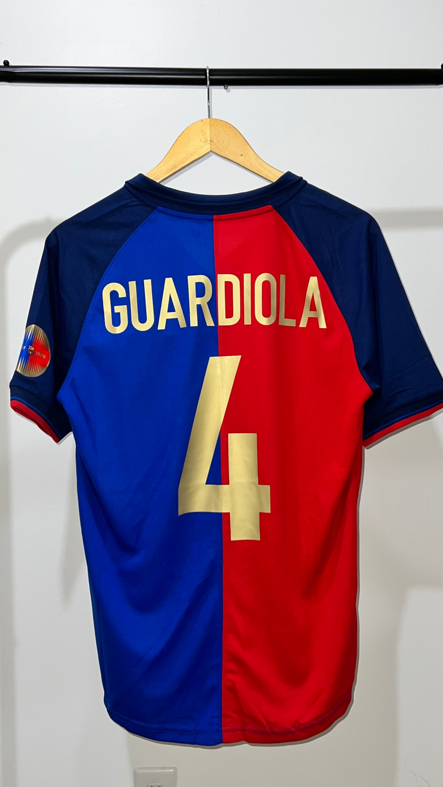 Barcelona 1899-1999 - Guardiola #4 – Camiseta Retro Centenario (Talle M)