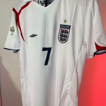 🟡 Inglaterra 2006 – Camiseta Retro