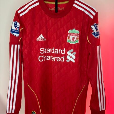 🟡 Liverpool 2011/12 – Camiseta Retro Versión Jugador Manga Larga