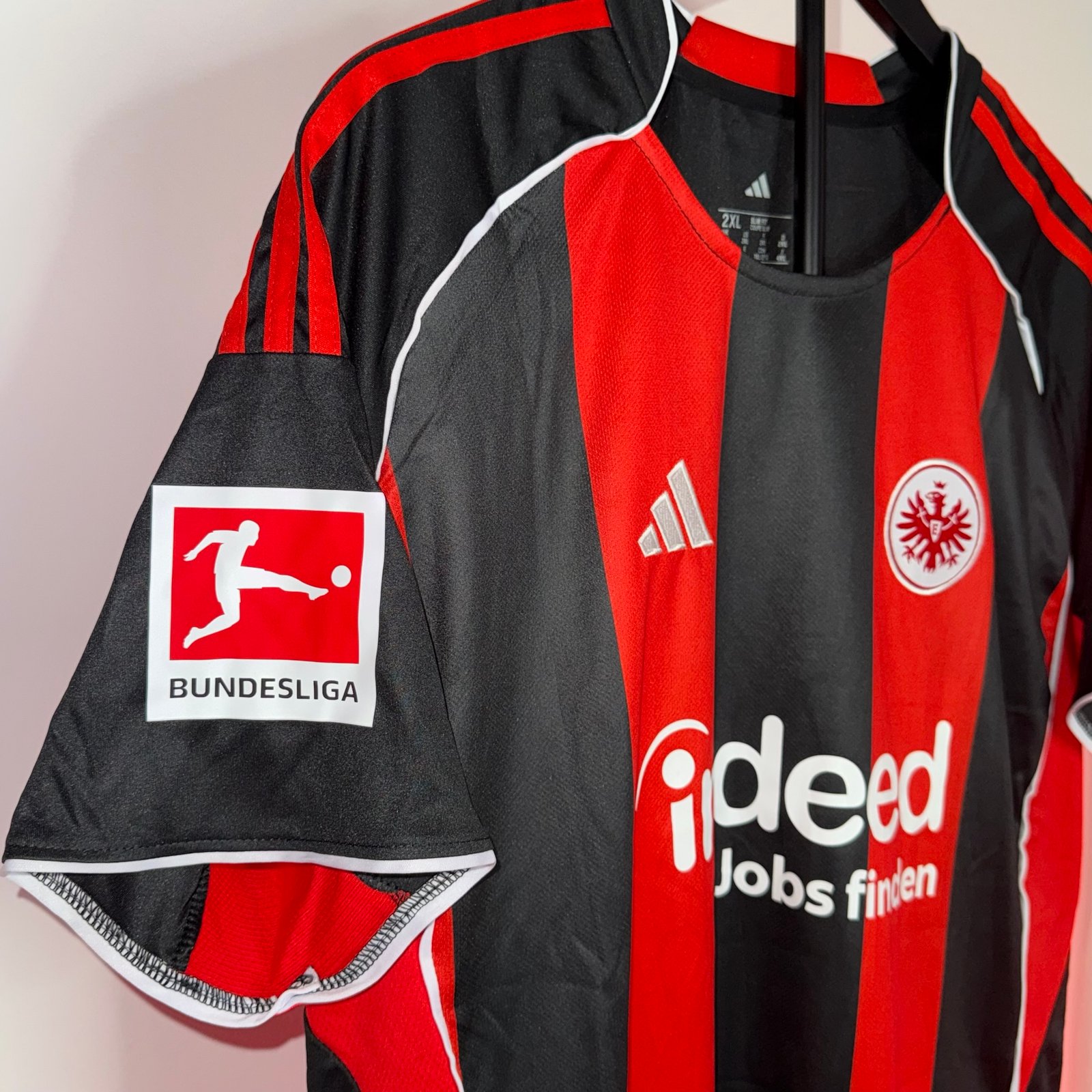 🟡 Eintracht Frankfurt 2025/26 Local - Versión Fan - Image 3