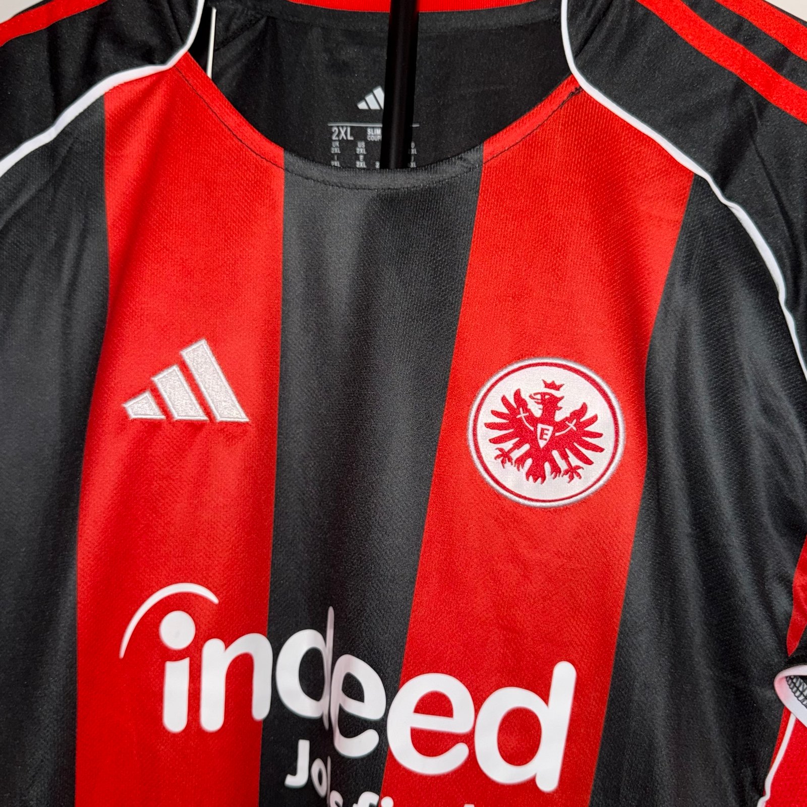 🟡 Eintracht Frankfurt 2025/26 Local - Versión Fan - Image 4