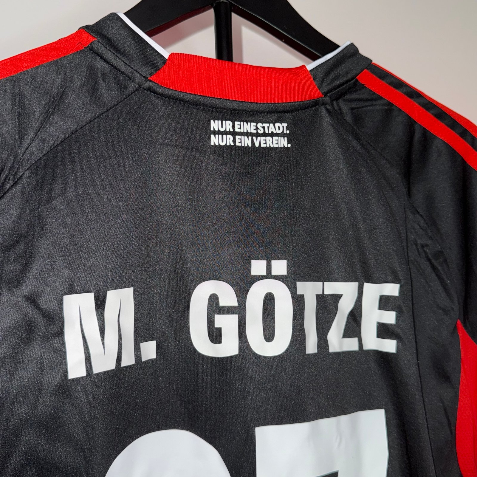 🟡 Eintracht Frankfurt 2025/26 Local - Versión Fan - Image 5