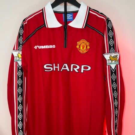 🟡 Manchester United 1998/99 Local – Manga Larga Retro