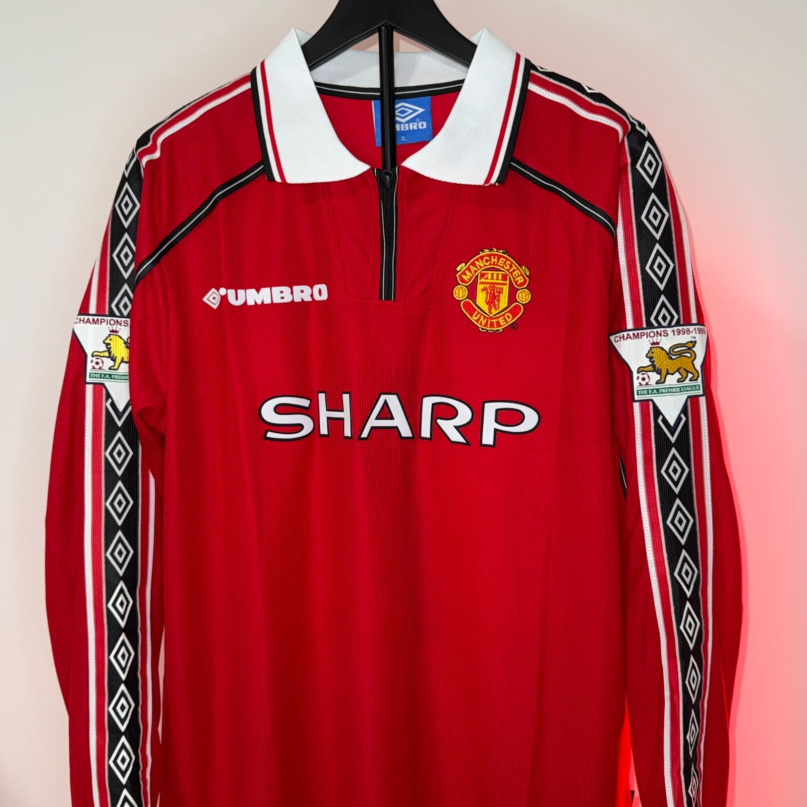 🟡 Manchester United 1998/99 Local – Manga Larga Retro - Image 8