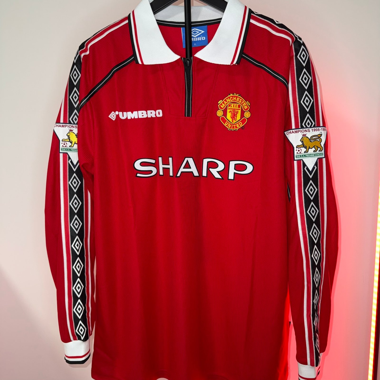 🟡 Manchester United 1998/99 Local – Manga Larga Retro - Image 6
