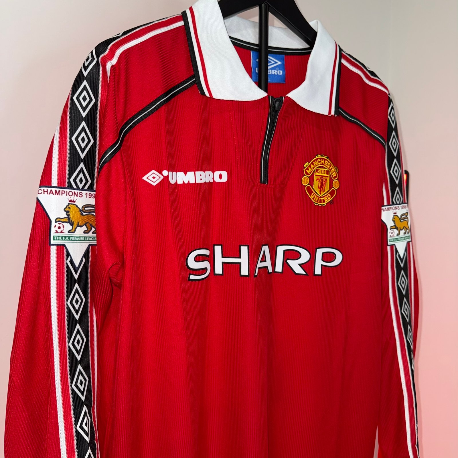 🟡 Manchester United 1998/99 Local – Manga Larga Retro - Image 11