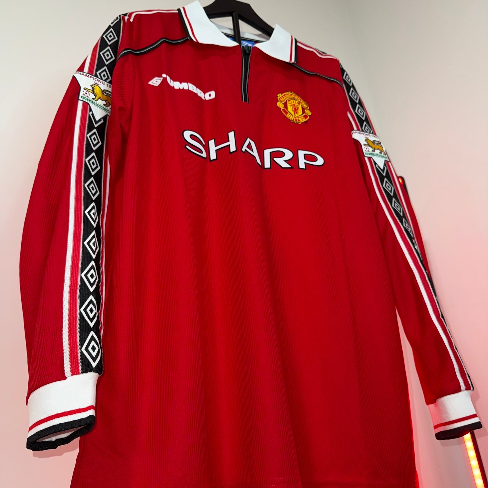 🟡 Manchester United 1998/99 Local – Manga Larga Retro - Image 7