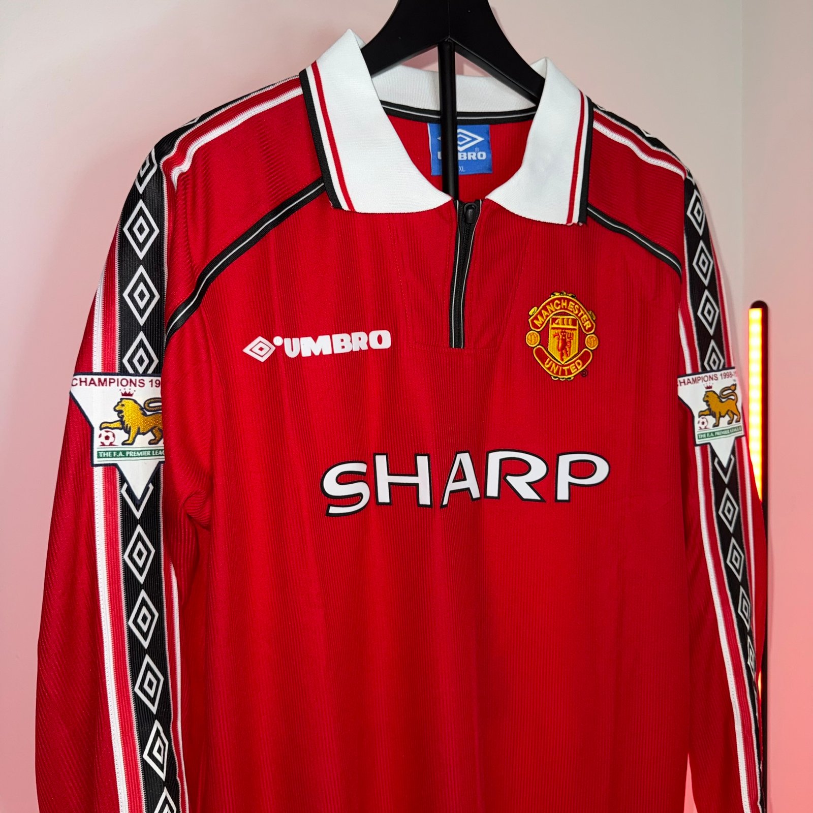 🟡 Manchester United 1998/99 Local – Manga Larga Retro - Image 5