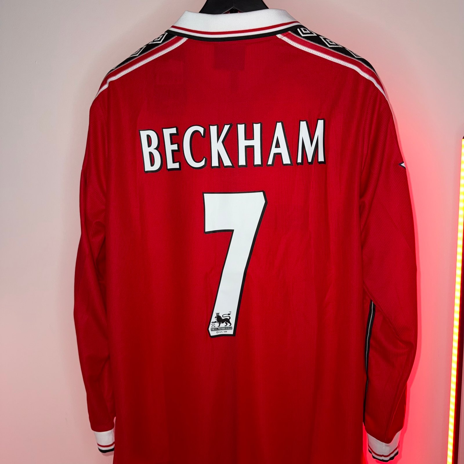 🟡 Manchester United 1998/99 Local – Manga Larga Retro - Image 9