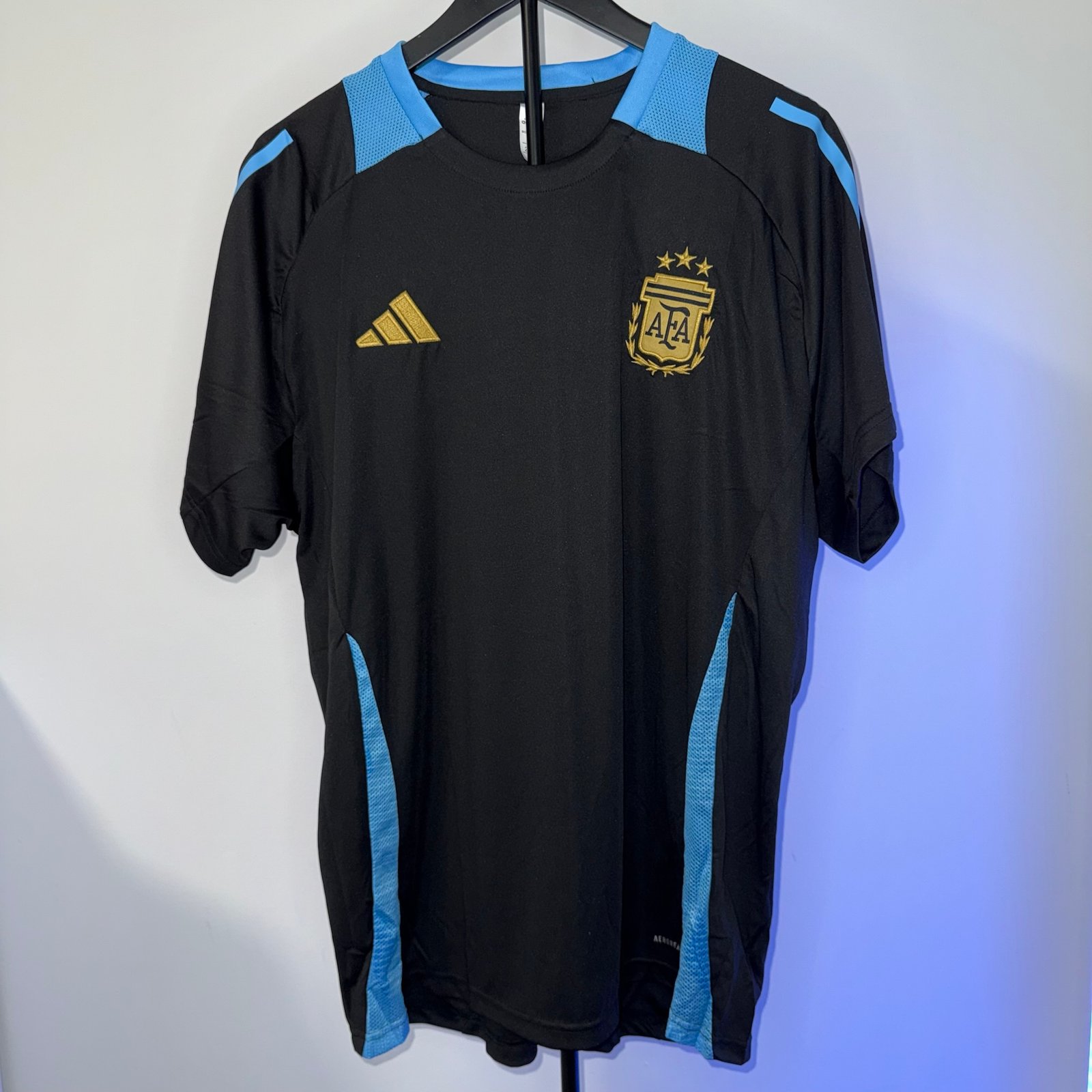 🟡 Conjunto Argentina 2025/26 - Polo Suit de Entrenamiento