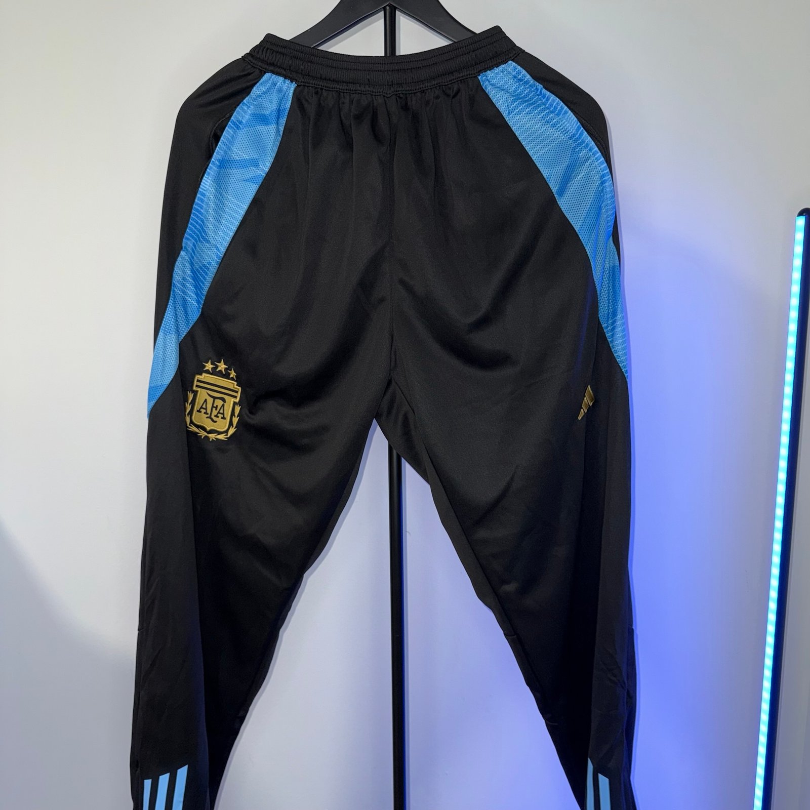 🟡 Conjunto Argentina 2025/26 - Polo Suit de Entrenamiento - Image 3
