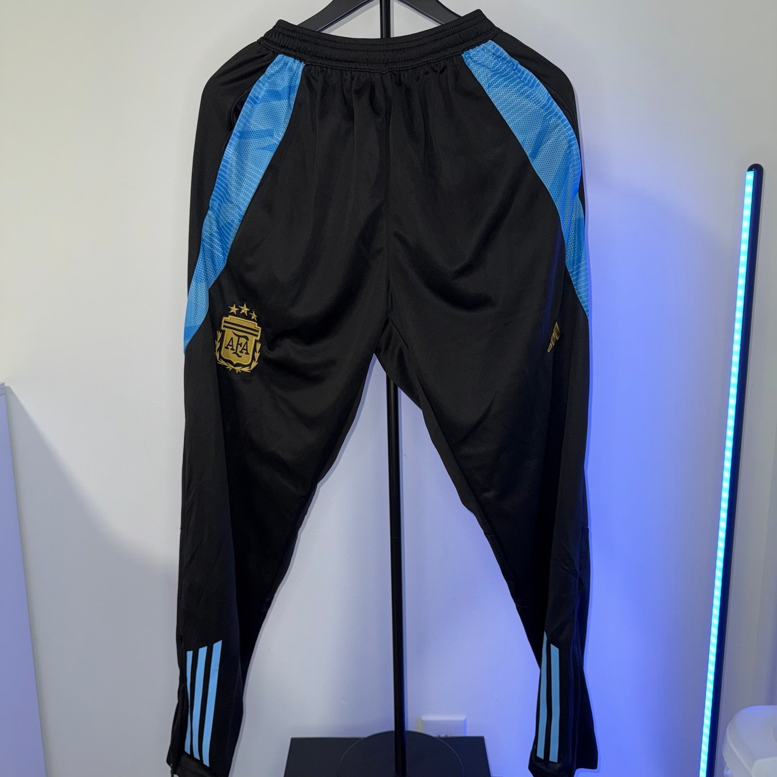 🟡 Conjunto Argentina 2025/26 - Polo Suit de Entrenamiento - Image 4