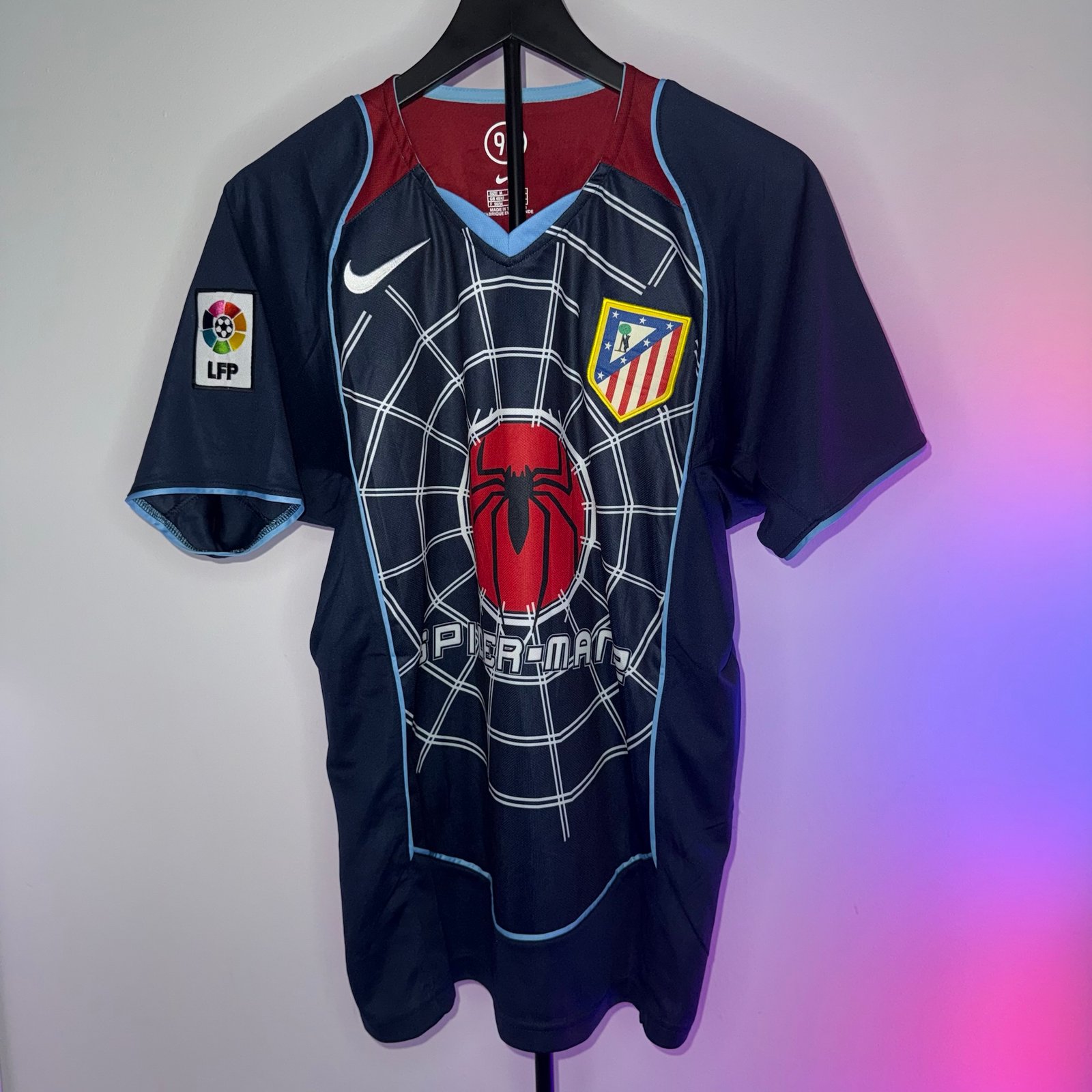 🟡 Atlético de Madrid 2004/05 Visitante "Spider-Man 2" – Versión Retro