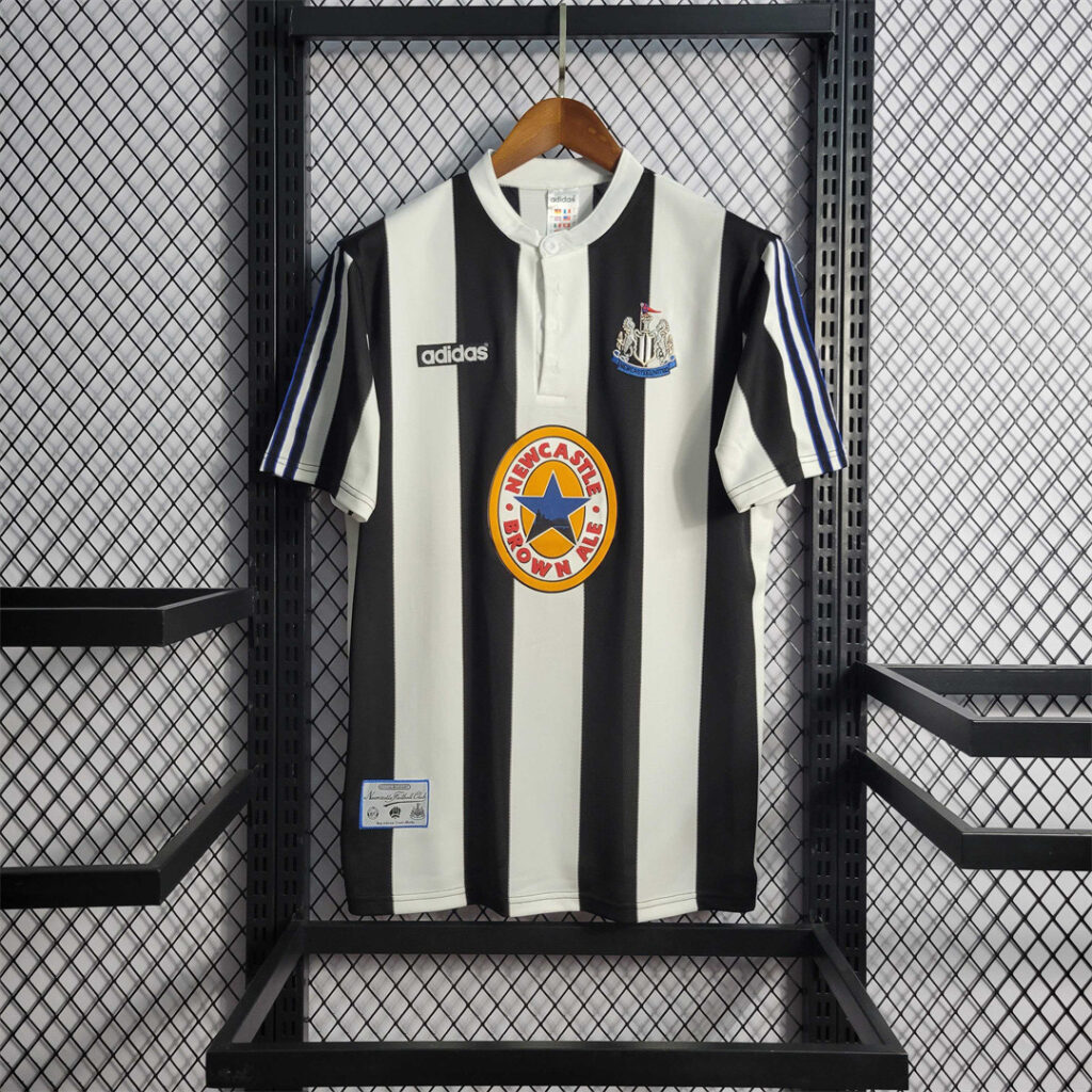 🟡 Newcastle 1996/97 Local – Versión Retro