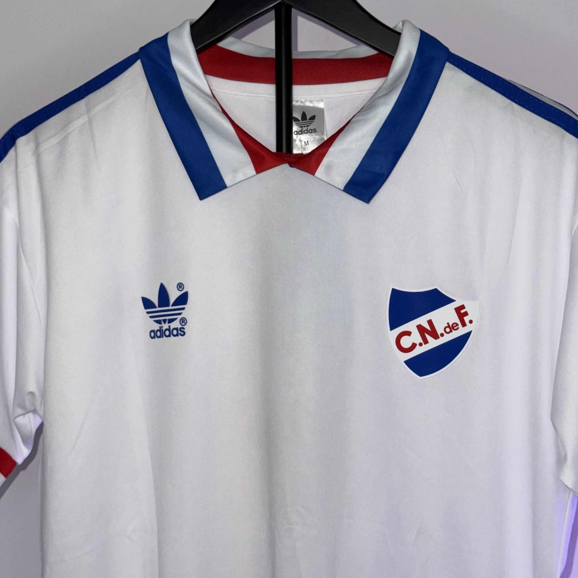 🟡 Nacional 1980/82 Local - Camiseta Retro - Image 3