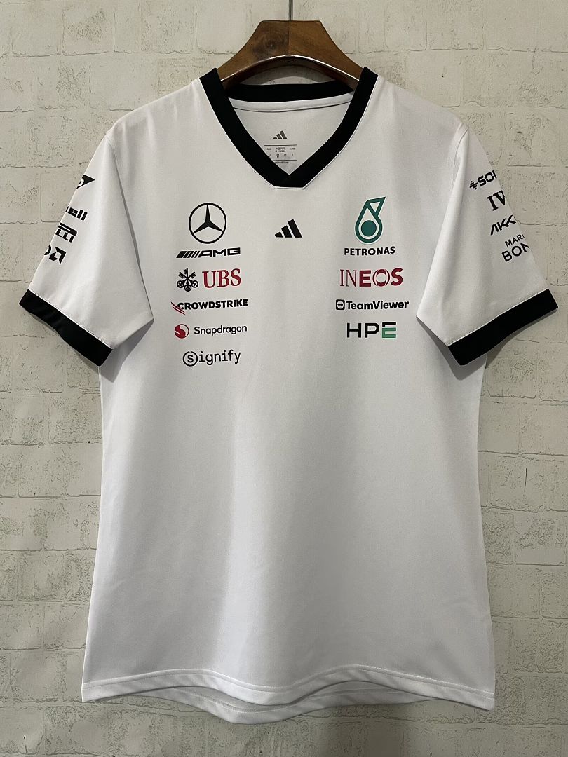 🟡 Mercedes 2026 – Jersey F1 Blanco, Modelo 3