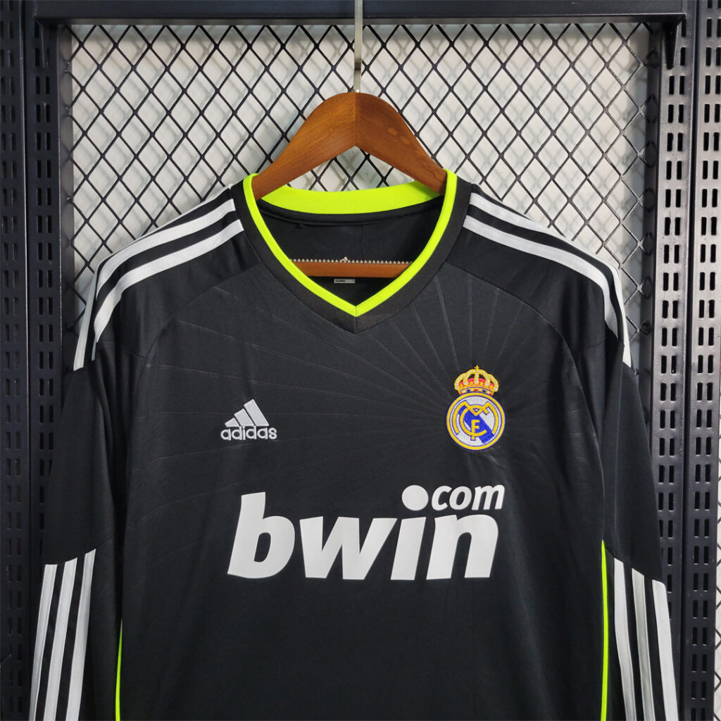 🟡 Real Madrid 2010/11 Visitante – Camiseta Retro Manga Larga